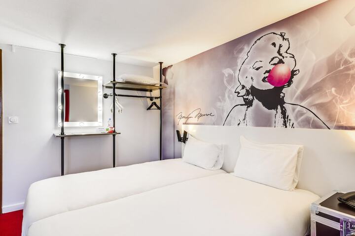 Room 2 of 42