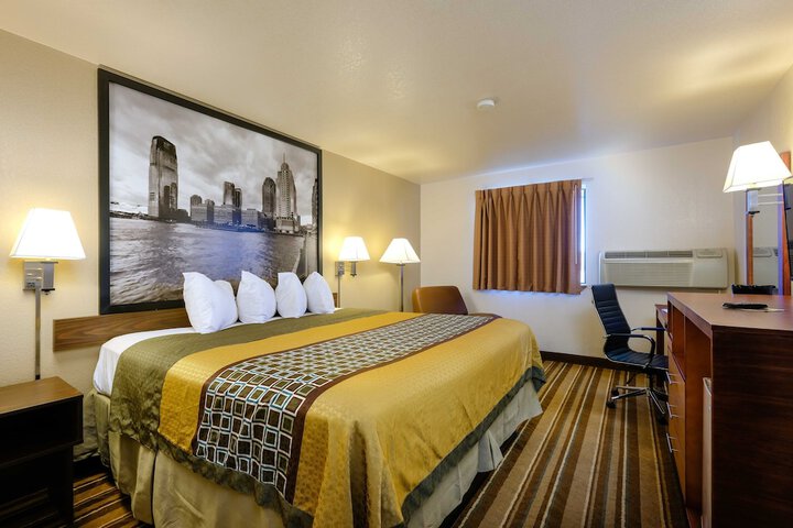 Room 12 of 34