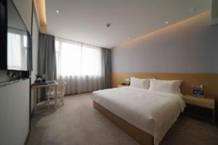 Room 8 of 9