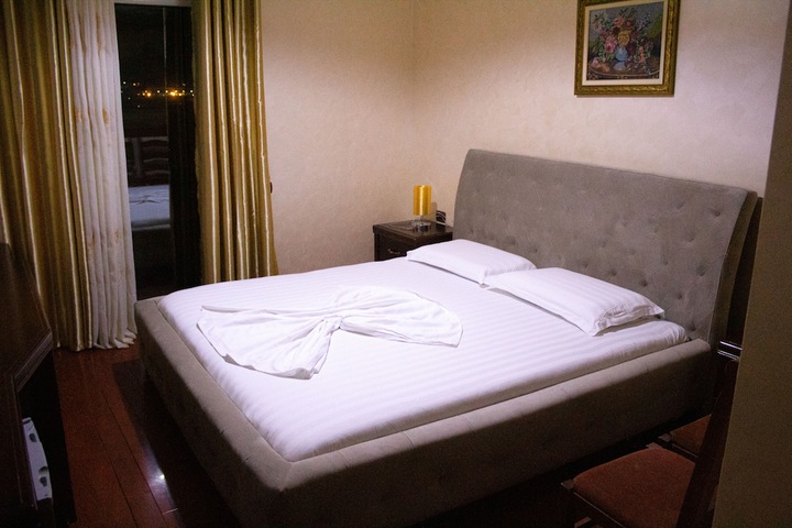Room 4 of 17