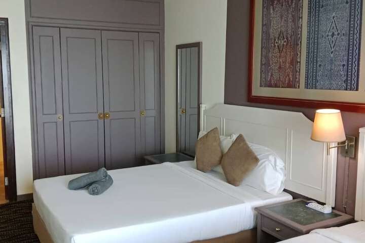 Room 229 of 650