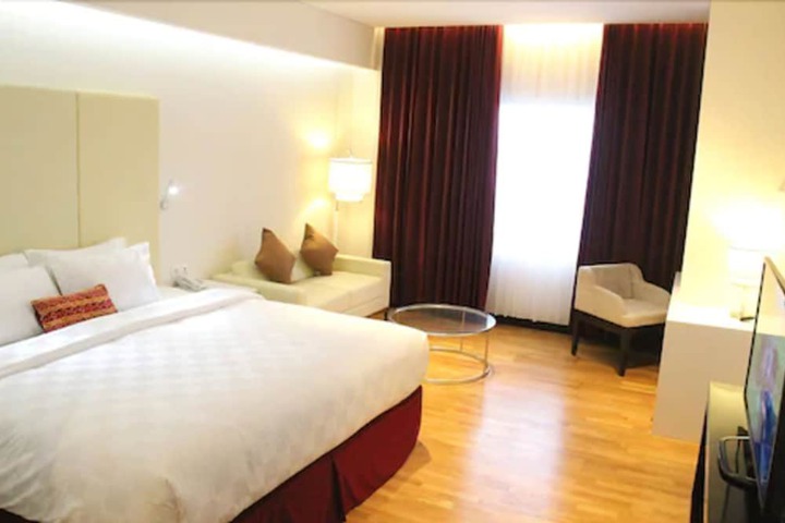Room 2 of 48
