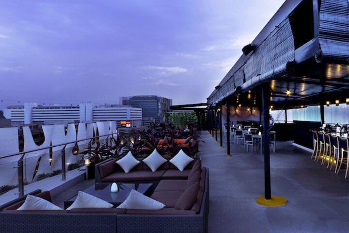 Lounge 50 of 56