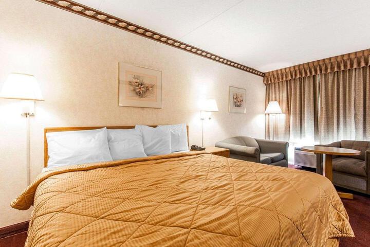 1 King Bed (6 of 7)