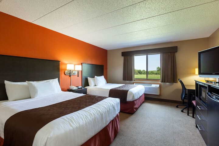2 Double Beds Accessible Room (3 of 3)