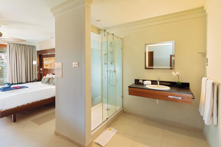 Room 17 of 37