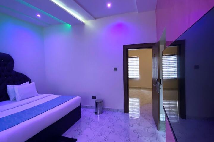Room 6 of 27