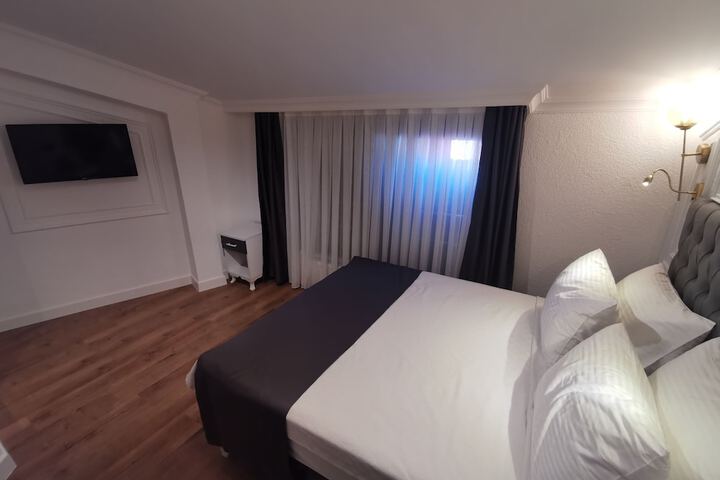 Room 13 of 85