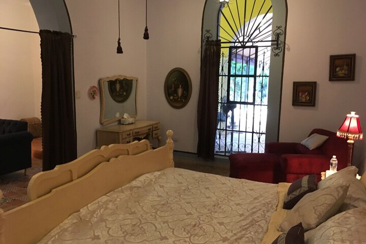 Room 20 of 106