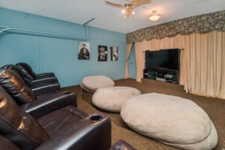 Room 8 of 38