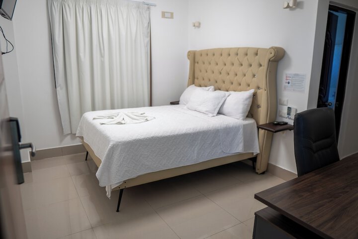 Room 6 of 42