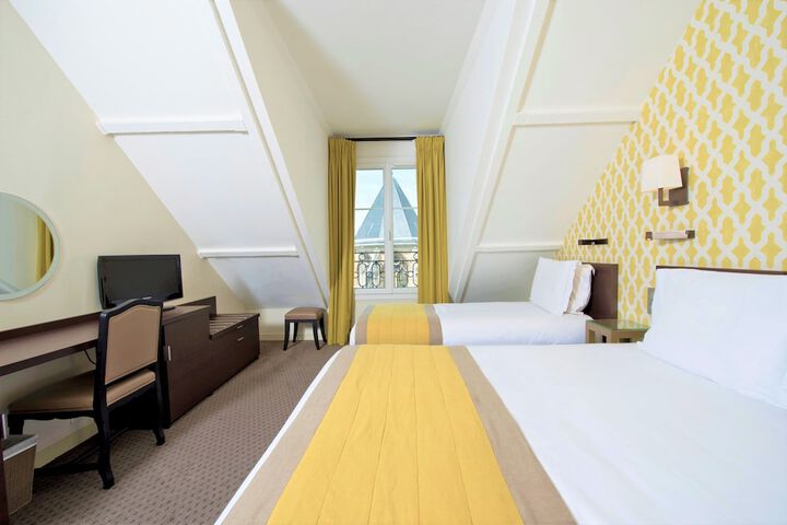 Room 14 of 42