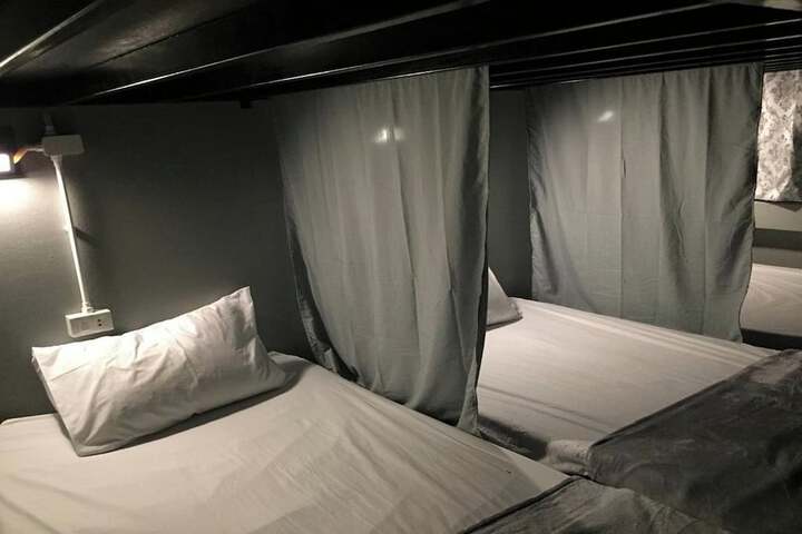Room 27 of 47
