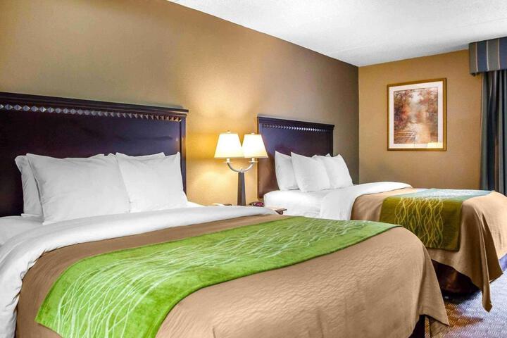 1 Queen Bed (4 of 16)
