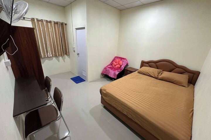 Room 5 of 17