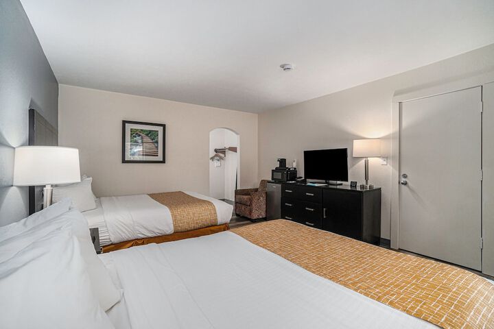 2 Queen Beds Second Floor (4 of 49)