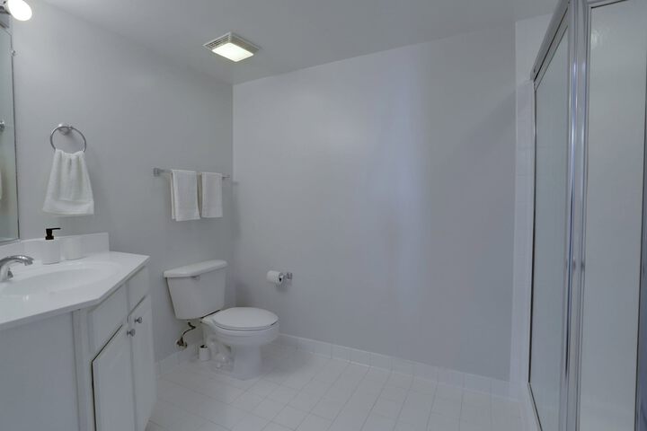 Room 44 of 195