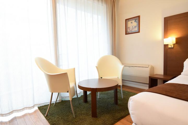 Room 12 of 24