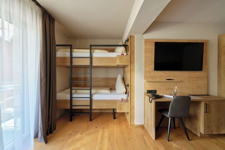Room 44 of 92