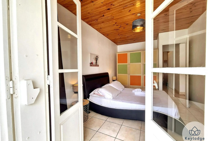 Room 5 of 12