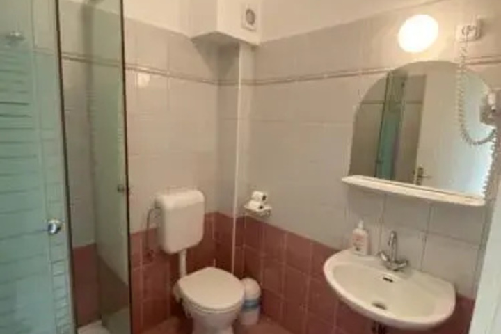 Room 8 of 17