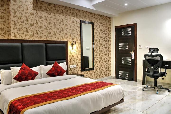 Room 15 of 46