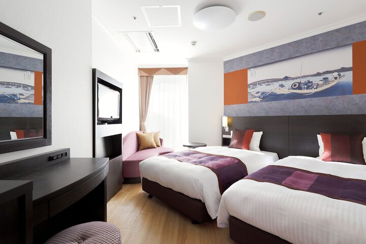 Room 28 of 69