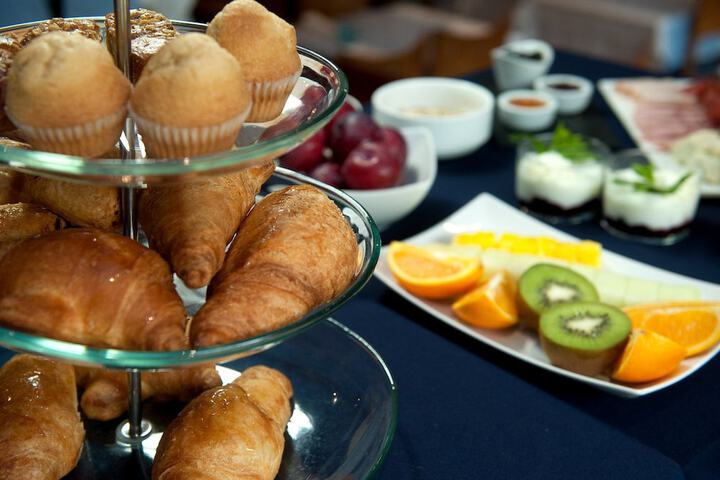 Breakfast/Coffee Service 25 of 53