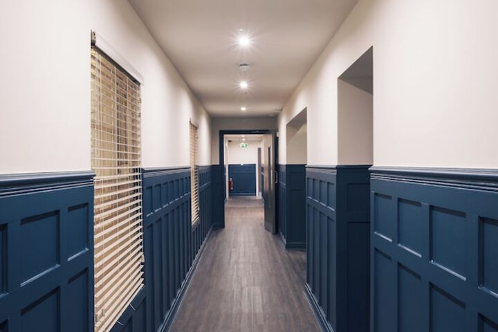 Room 6 of 18