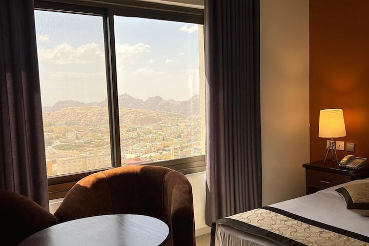 Room 14 of 36
