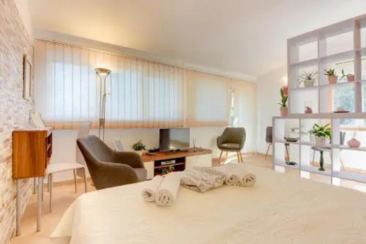 Room 5 of 14
