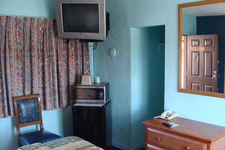 Room 17 of 40