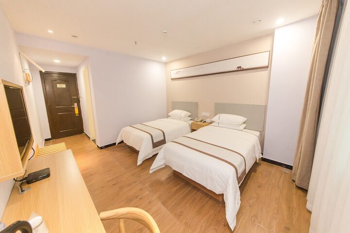 Room 8 of 31