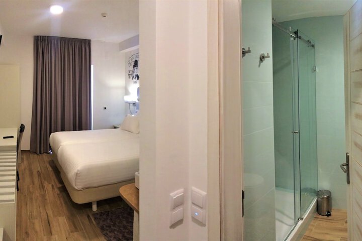 Room 17 of 53