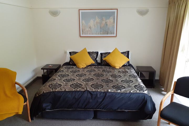 Room 9 of 28