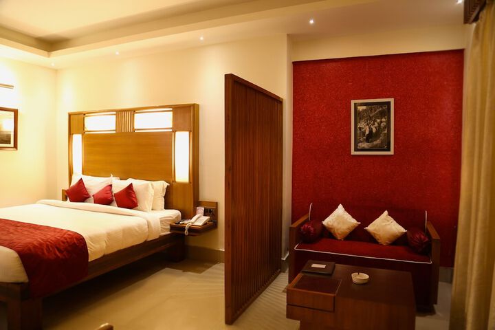 Room 10 of 19