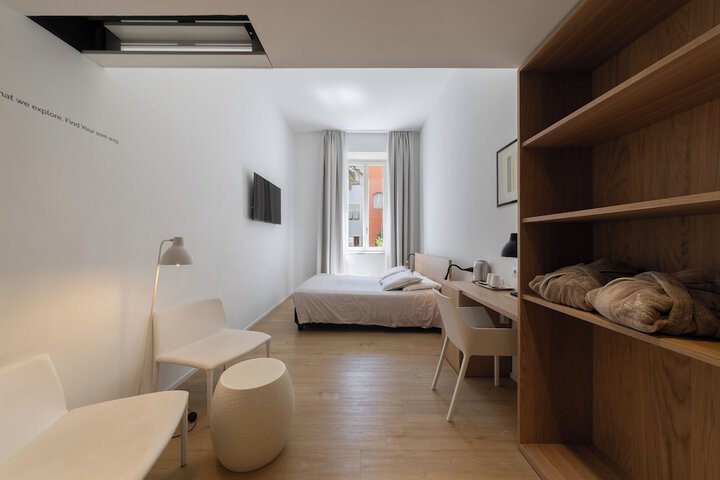 Room 33 of 146