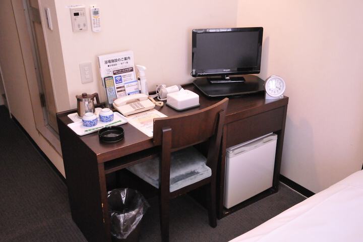 Room 13 of 36