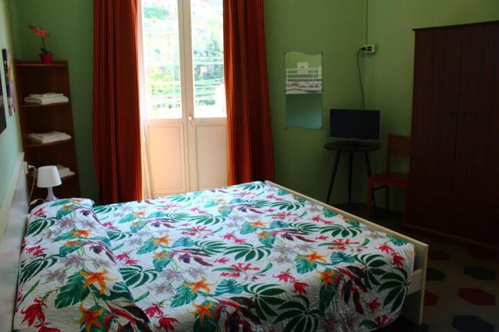 Room 33 of 107