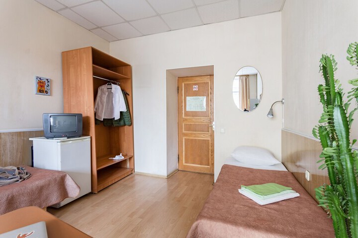 Room 3 of 32