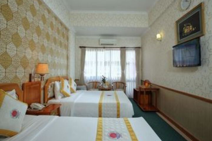 Room 32 of 68