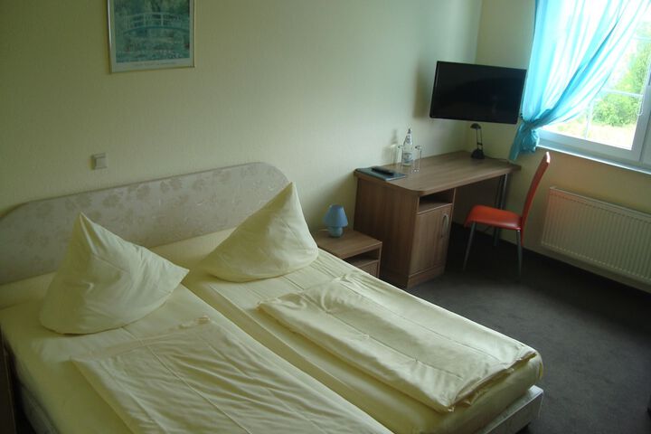 Room 7 of 35