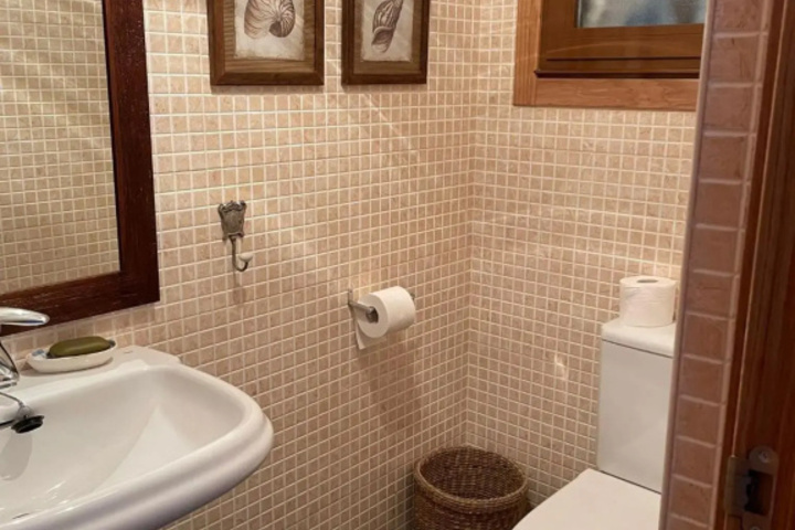 Room 10 of 19