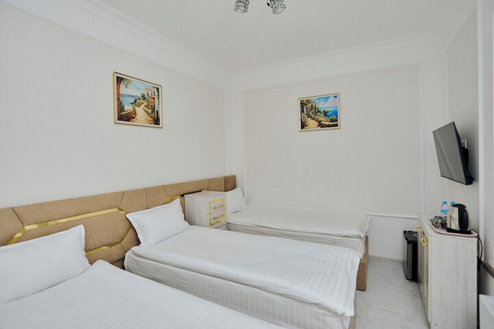 Room 10 of 29