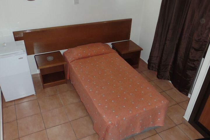 Room 13 of 64