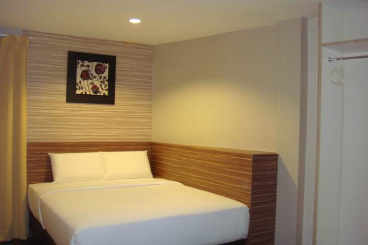 Room 7 of 14