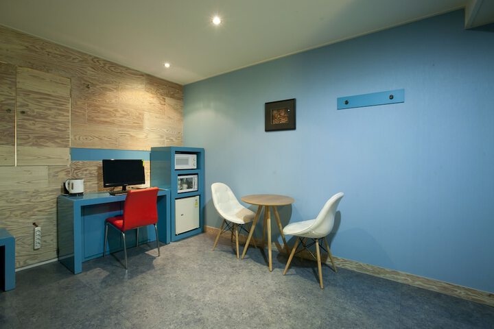 Room 14 of 77