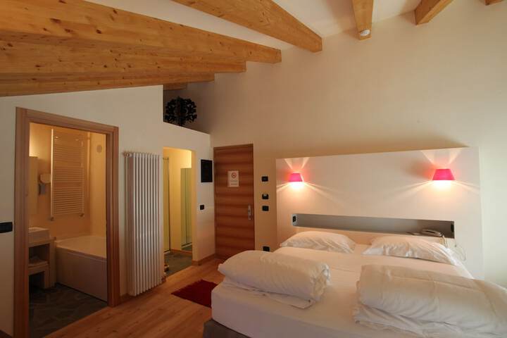 Room 9 of 48