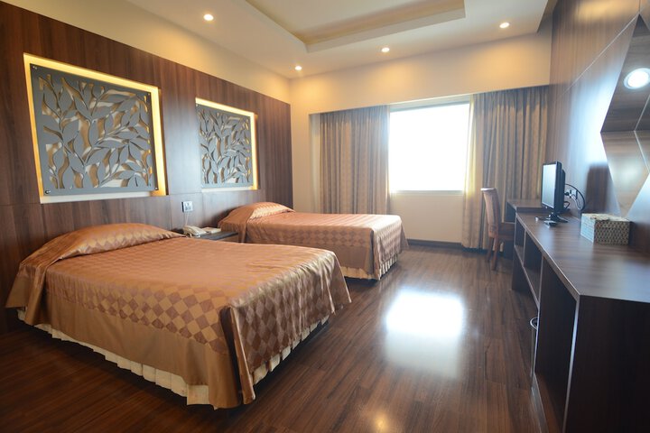 Room 13 of 74