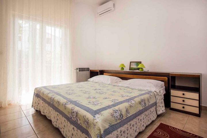 Room 2 of 16